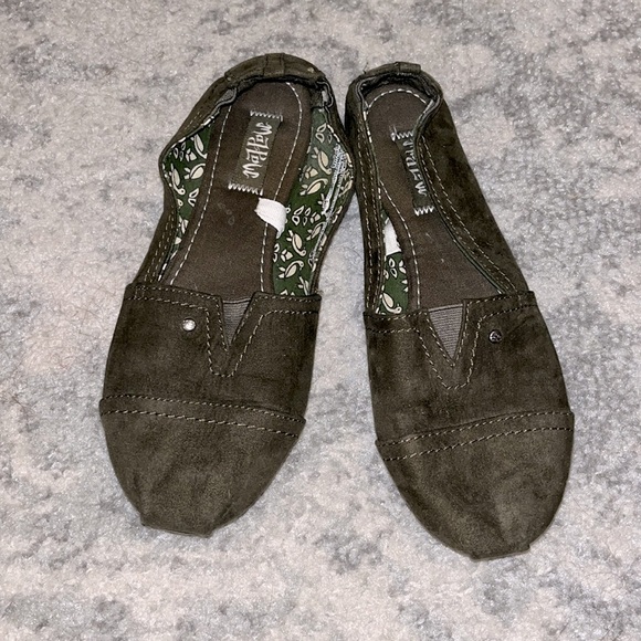Shoes - Women’s Slip On Flats